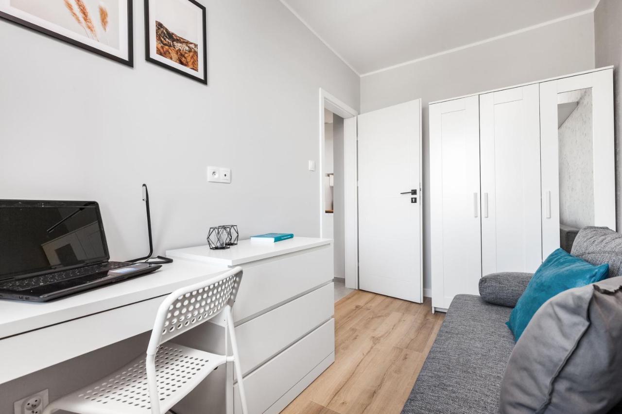 Apartamento Pokoje Gdańsk Zaspa - Pilotów 20b, 800m SKM-Zaspa, odległość do morza 3km Exterior foto