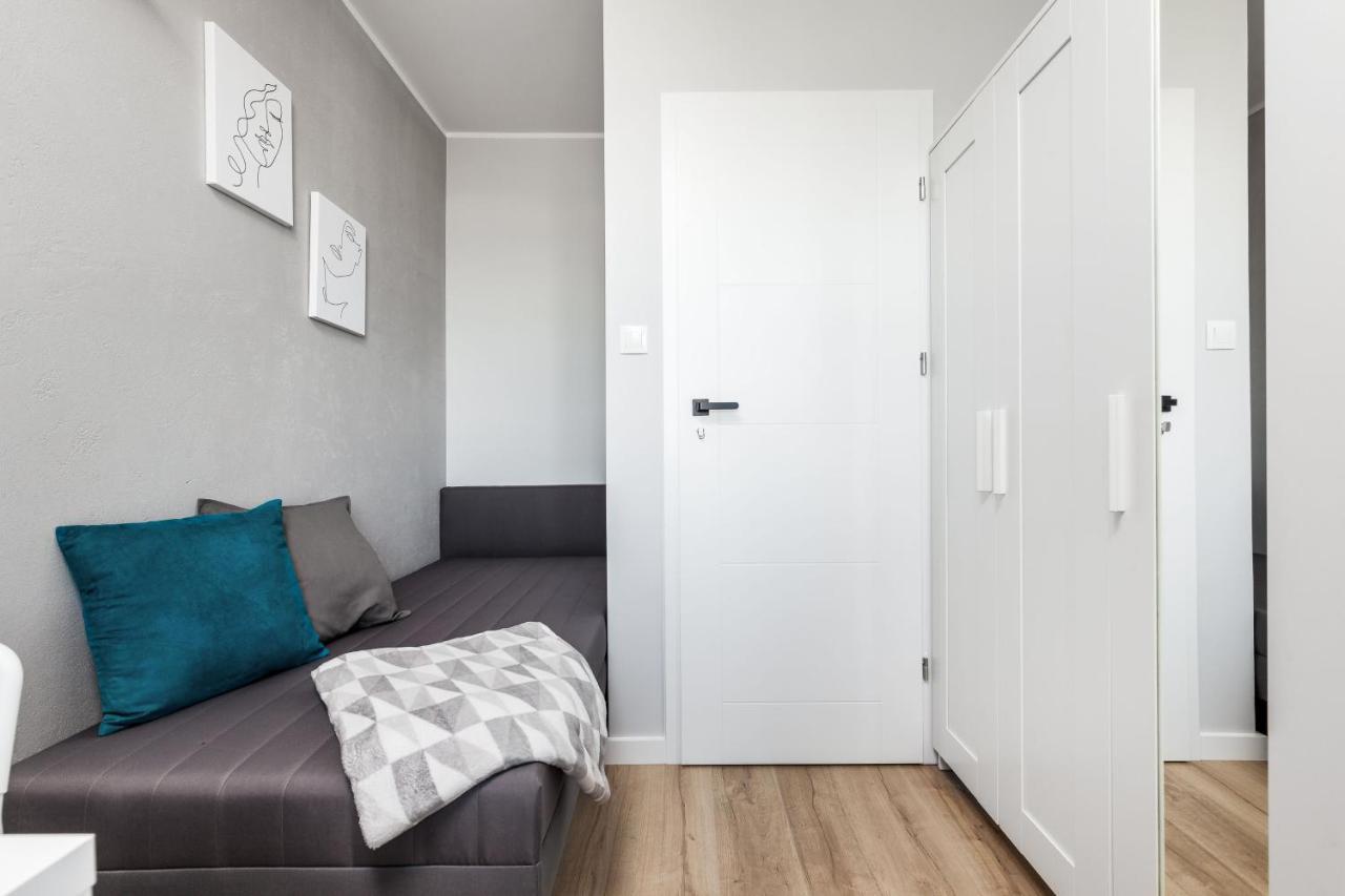Apartamento Pokoje Gdańsk Zaspa - Pilotów 20b, 800m SKM-Zaspa, odległość do morza 3km Exterior foto