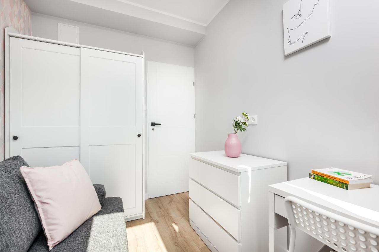 Apartamento Pokoje Gdańsk Zaspa - Pilotów 20b, 800m SKM-Zaspa, odległość do morza 3km Exterior foto